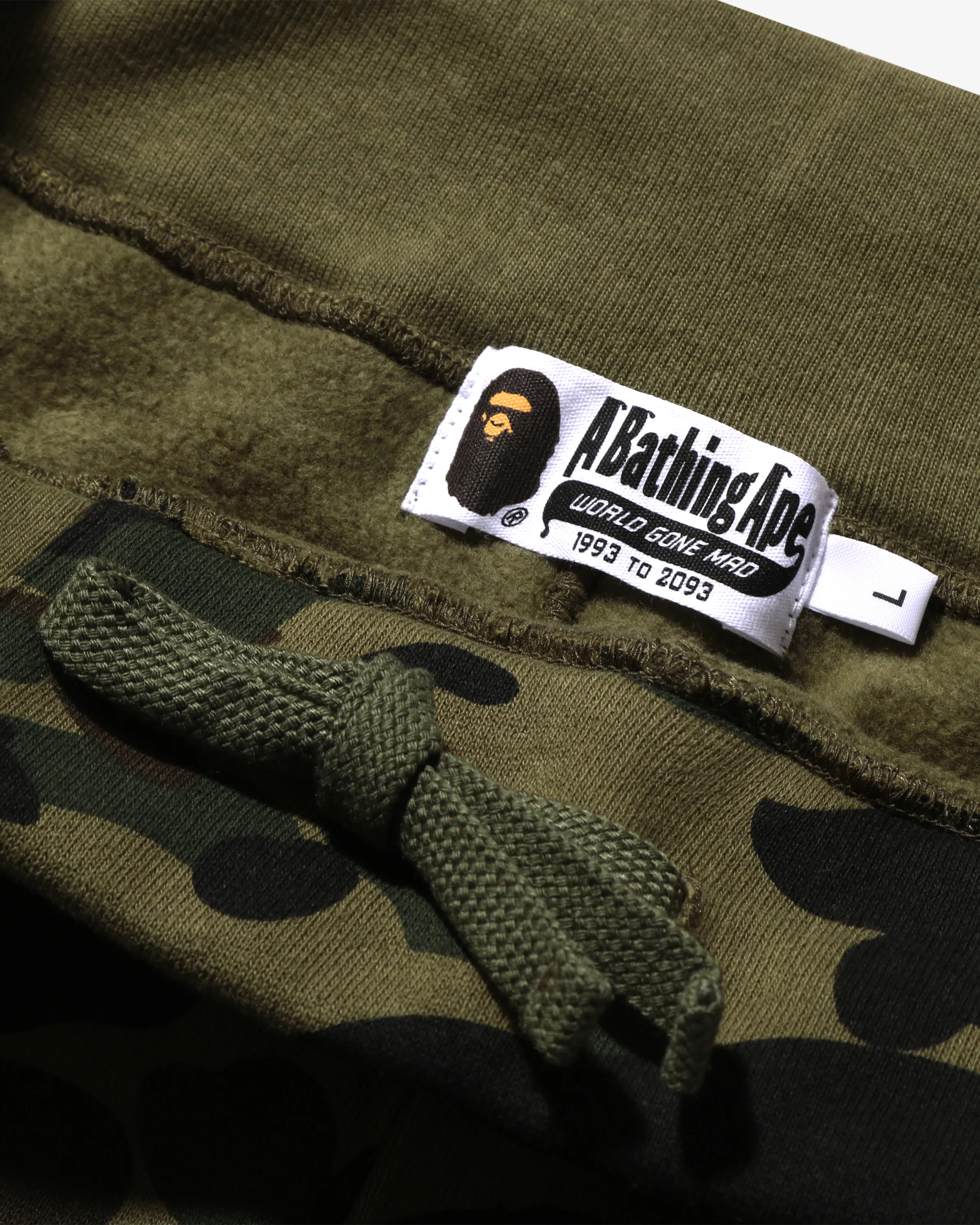 BAPE 1ST CAMO SWEAT SHORTS - Image 4