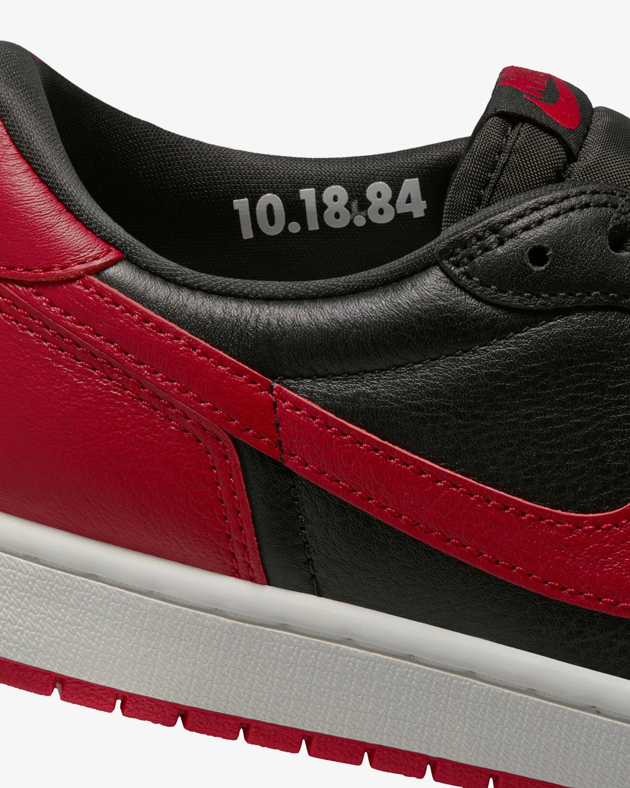 JORDAN AJ 1 RETRO LOW OG - BLACK/ VARSITY RED/ SUMMIT WHITE - Image 7