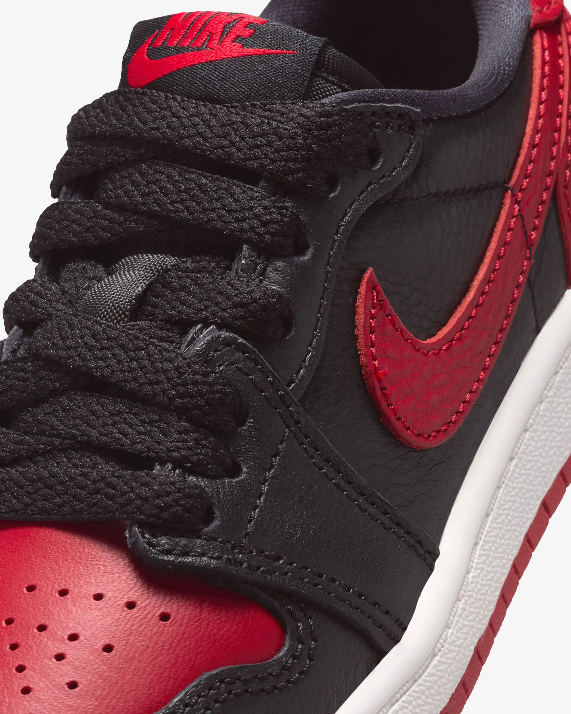 JORDAN PS AJ 1 RETRO LOW OG - BLACK/ VARSITY RED/ SUMMIT WHITE - Image 6