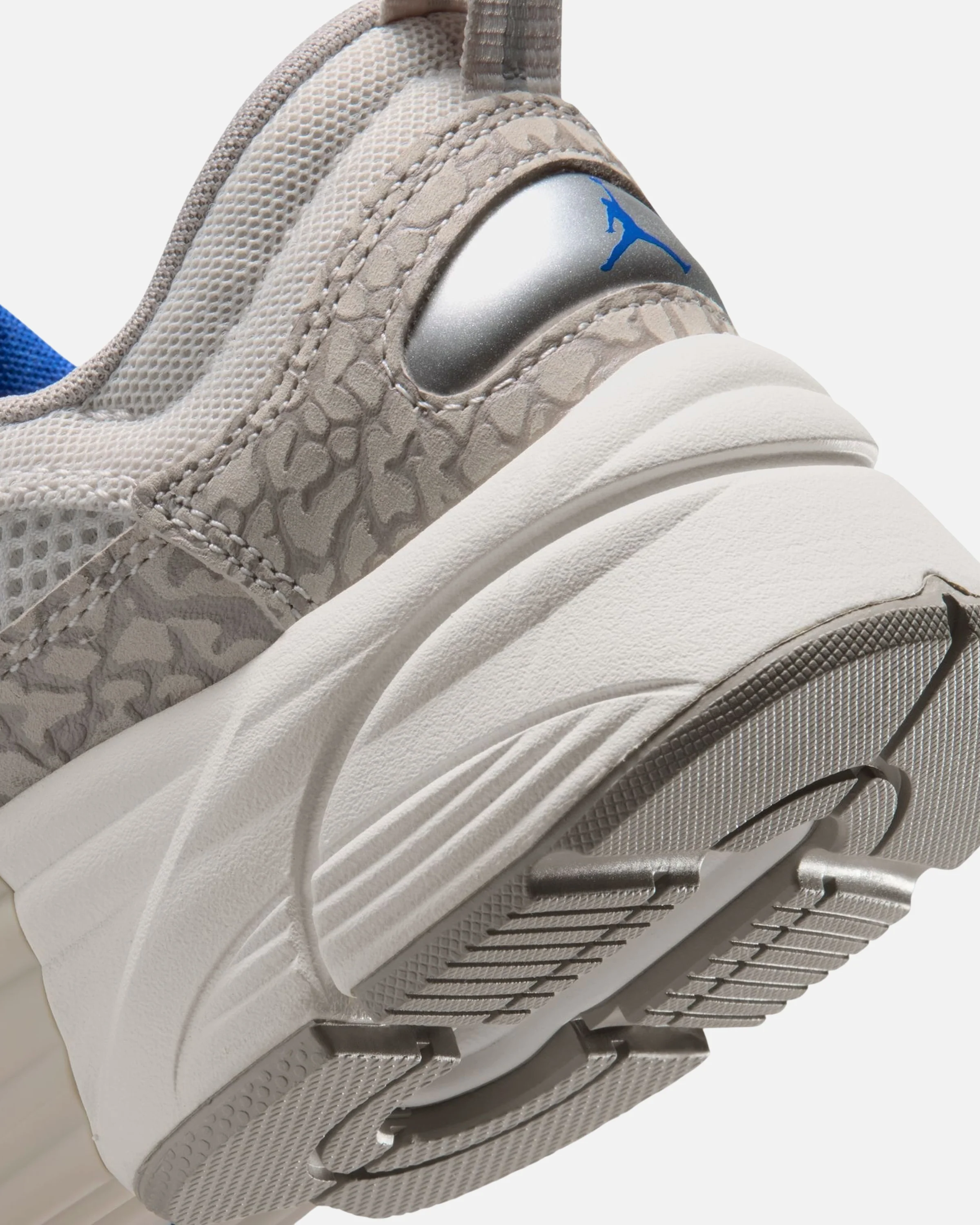 JORDAN WMNS TRUNNER O/S - GAMMA GREY/ OLD ROYAL - Image 7