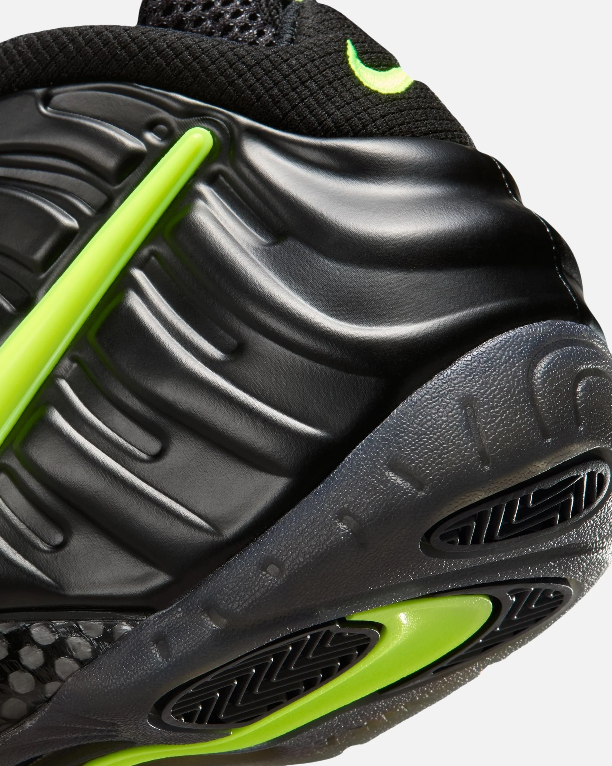 NIKE AIR FOAMPOSITE PRO - BLACK/ VOLTAGE YELLOW - Image 7
