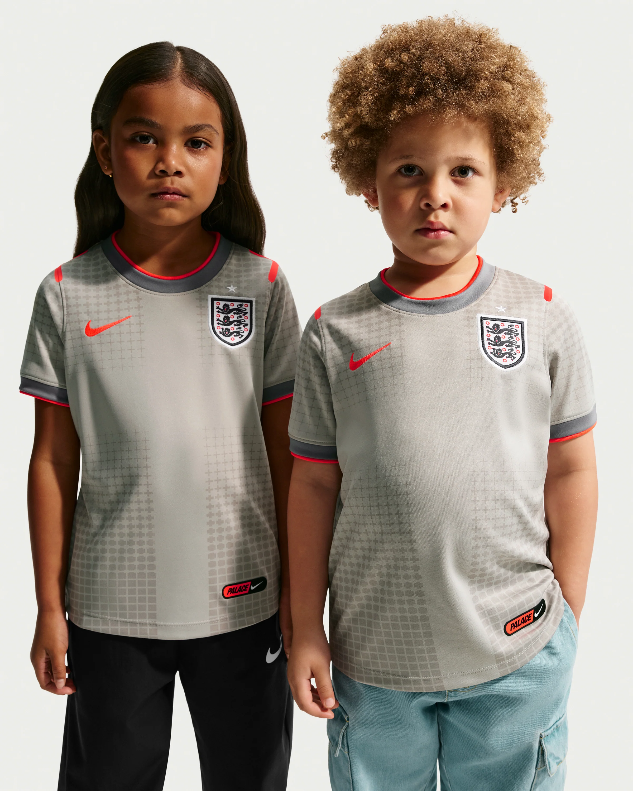 NIKE LITTLE KIDS X PALACE ENG PREMATCH JERSEY - PEWTER GREY - Image 8