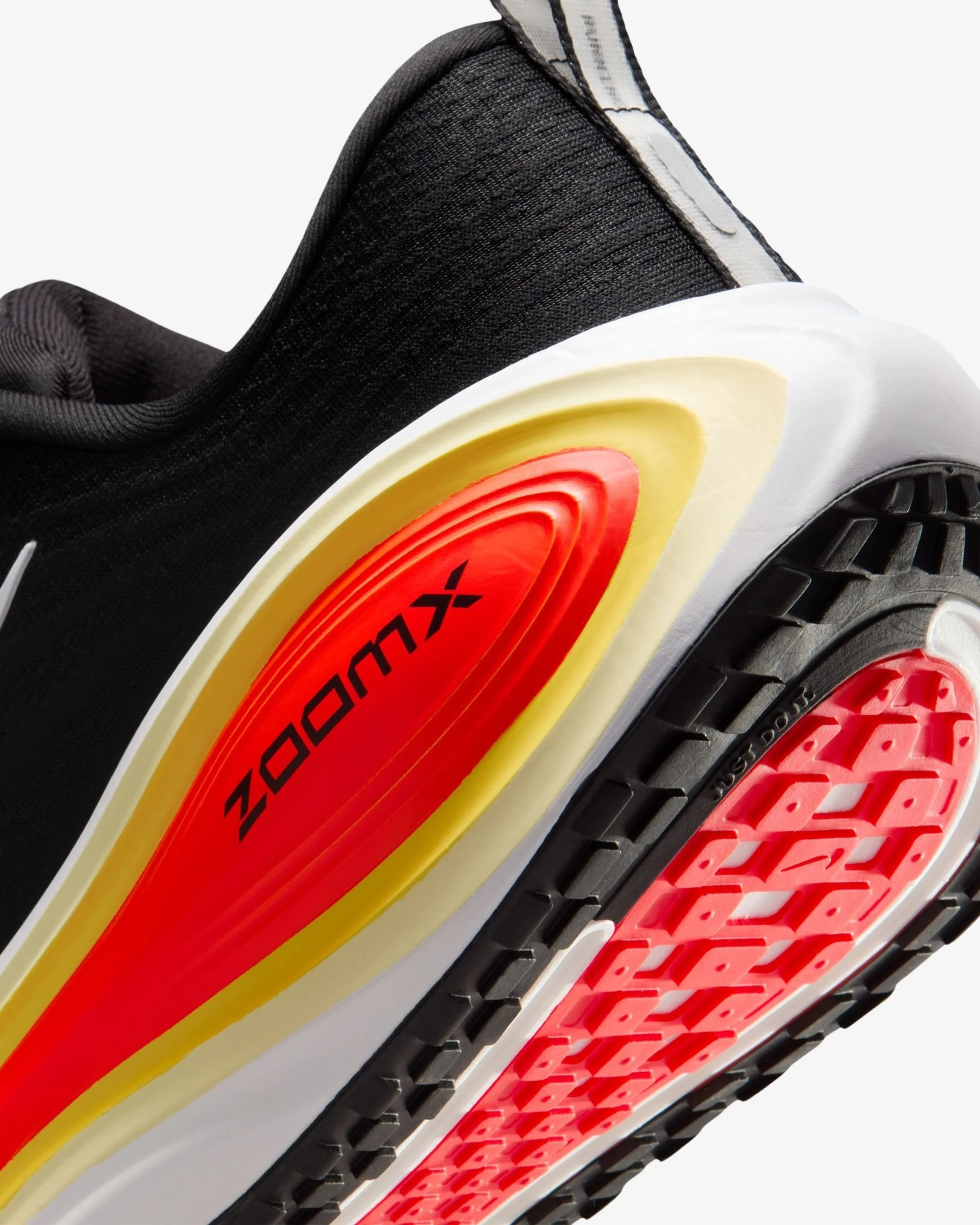 NIKE VOMERO PLUS - BLACK/ WHITE/ BRIGHT CRIMSON - Image 7