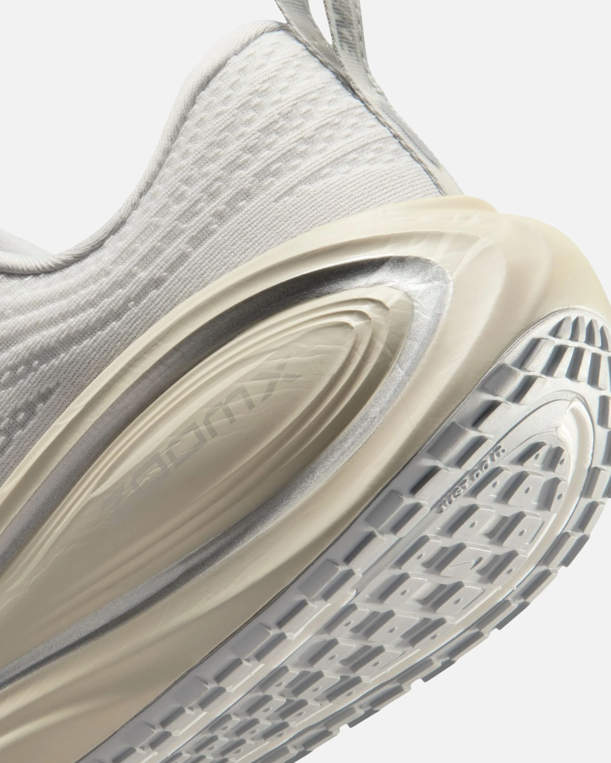 NIKE VOMERO PLUS - PLATINUM TINT/ REFLECT SILVER/ GREY FOG - Image 7