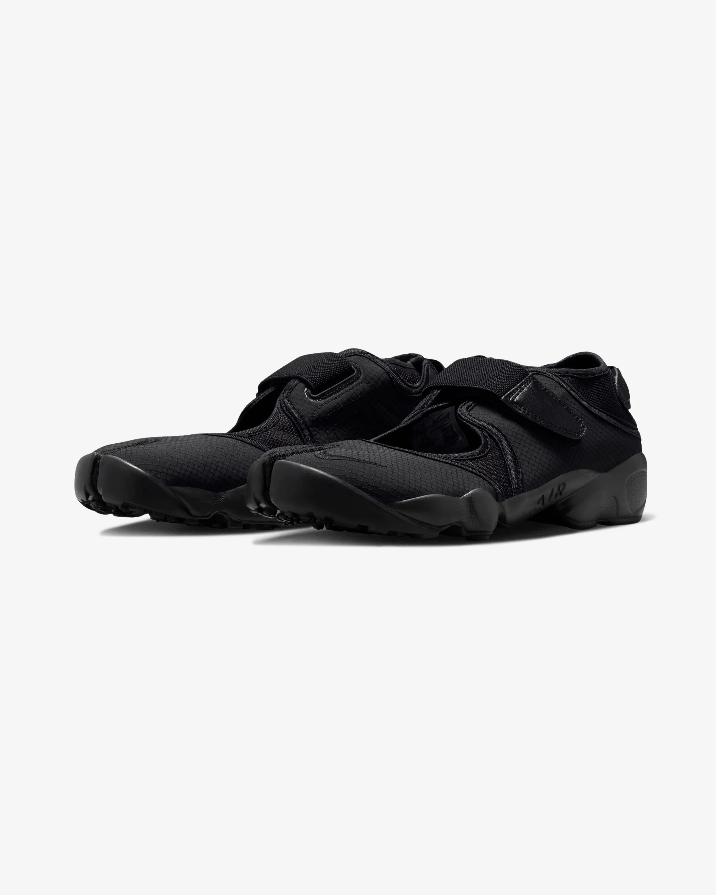 NIKE WOMEN'S AIR RIFT BREATHE - BLACK/ WHITE