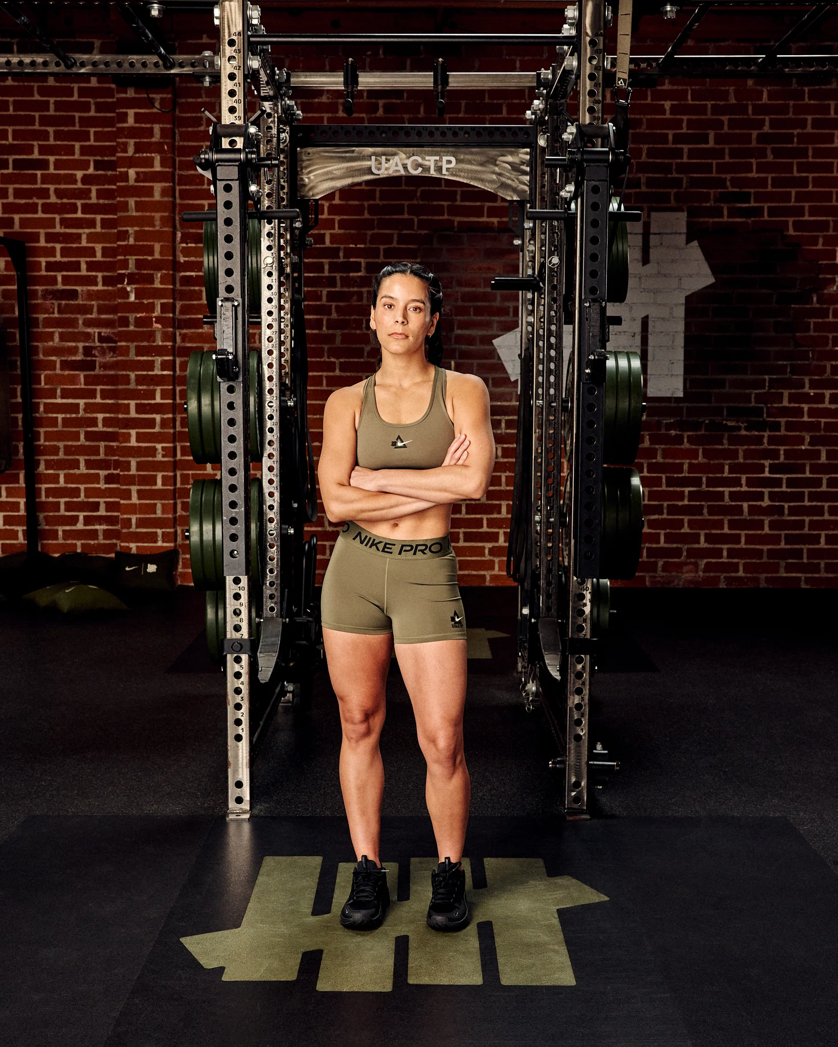 UACTP X NIKE WMNS NRG 365 3IN SHORT - MEDIUM OLIVE - Image 4