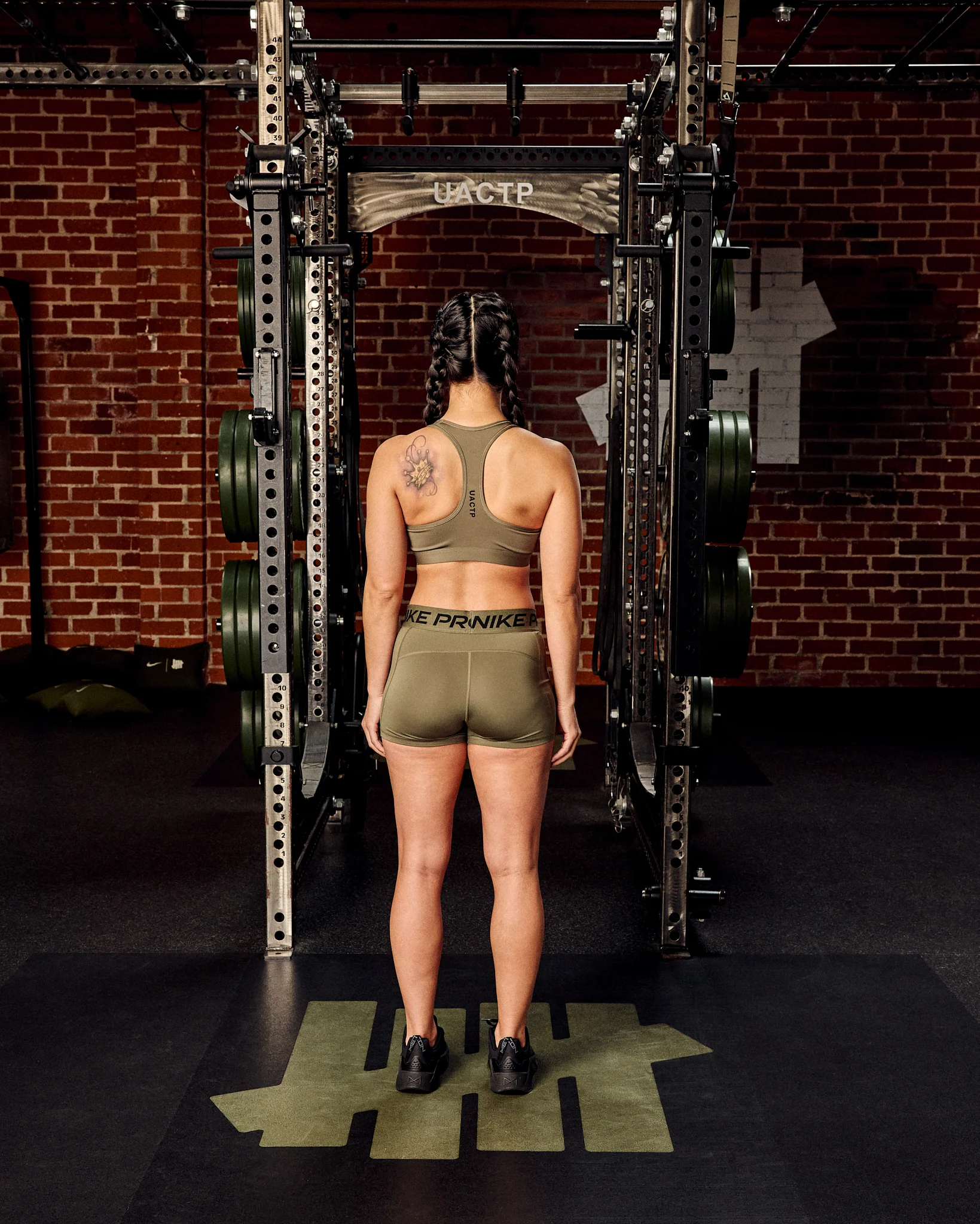 UACTP X NIKE WMNS NRG 365 3IN SHORT - MEDIUM OLIVE - Image 6