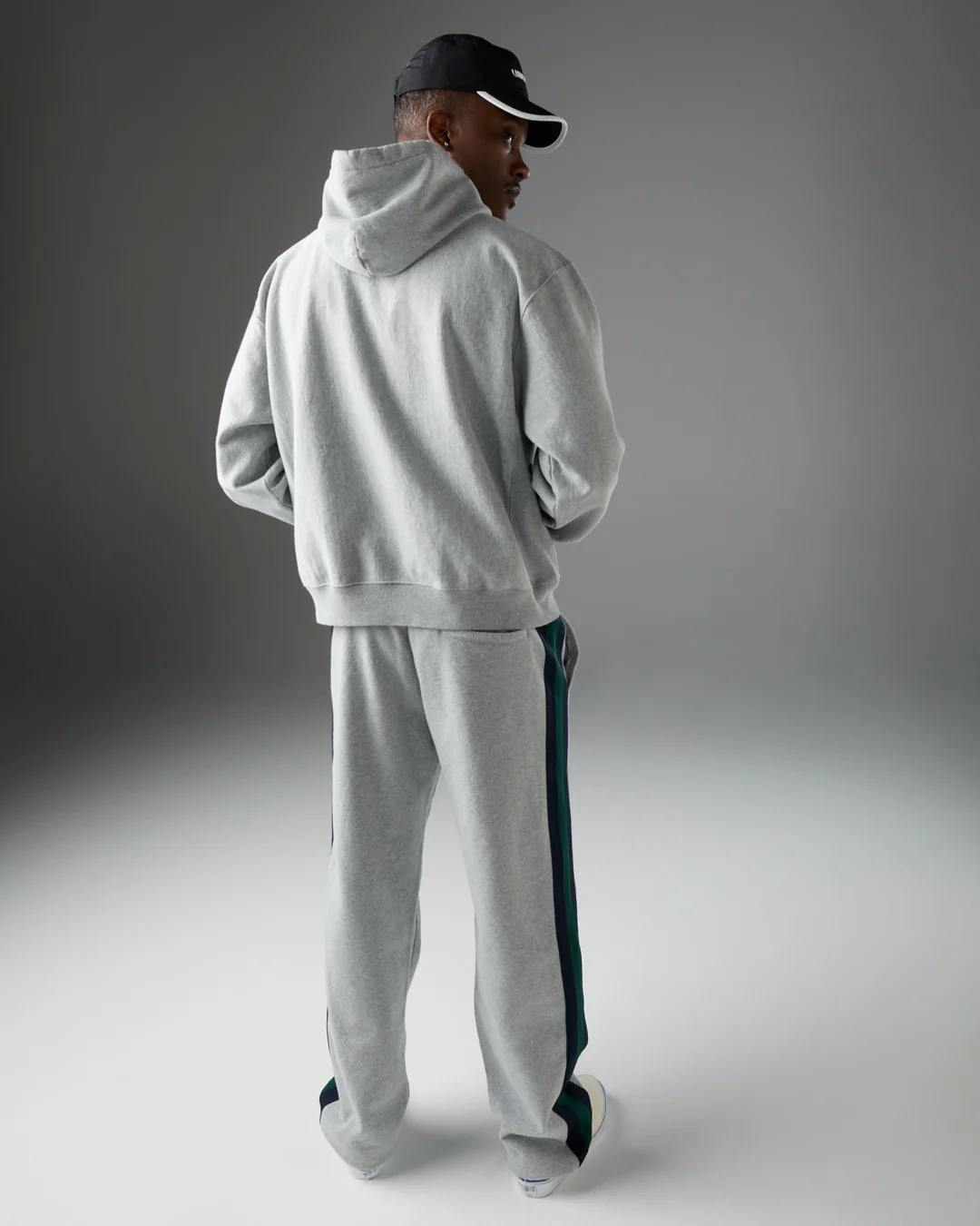 UNDEFEATED BLOCK LOGO PULLOVER HOOD - Image 10