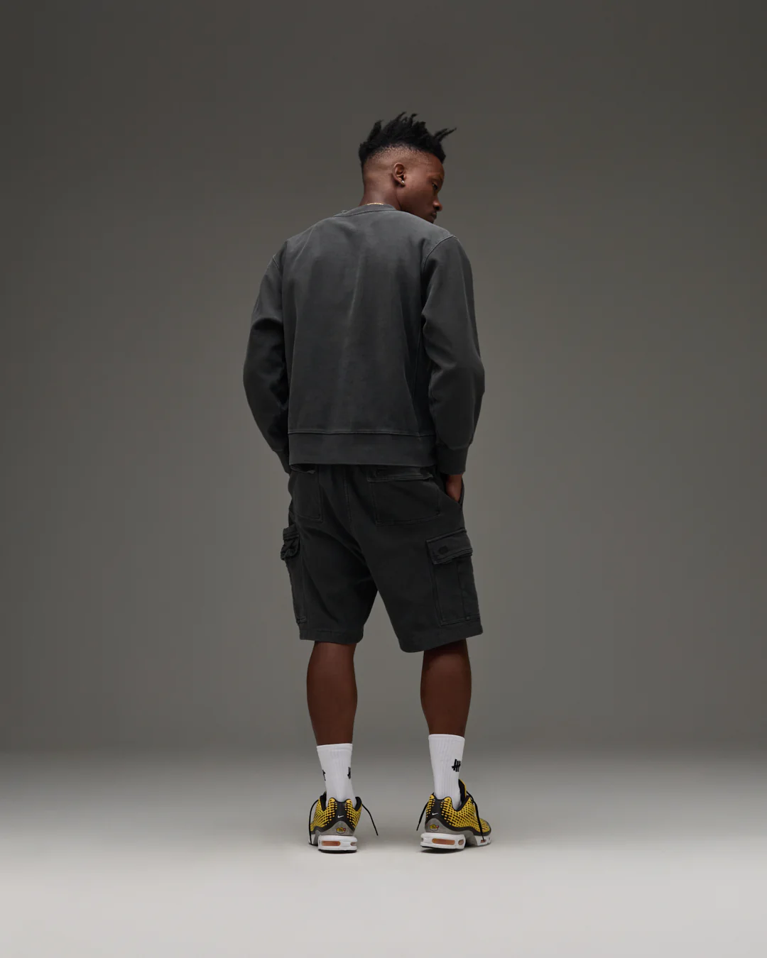 UNDEFEATED CARGO SWEATSHORT - Image 9