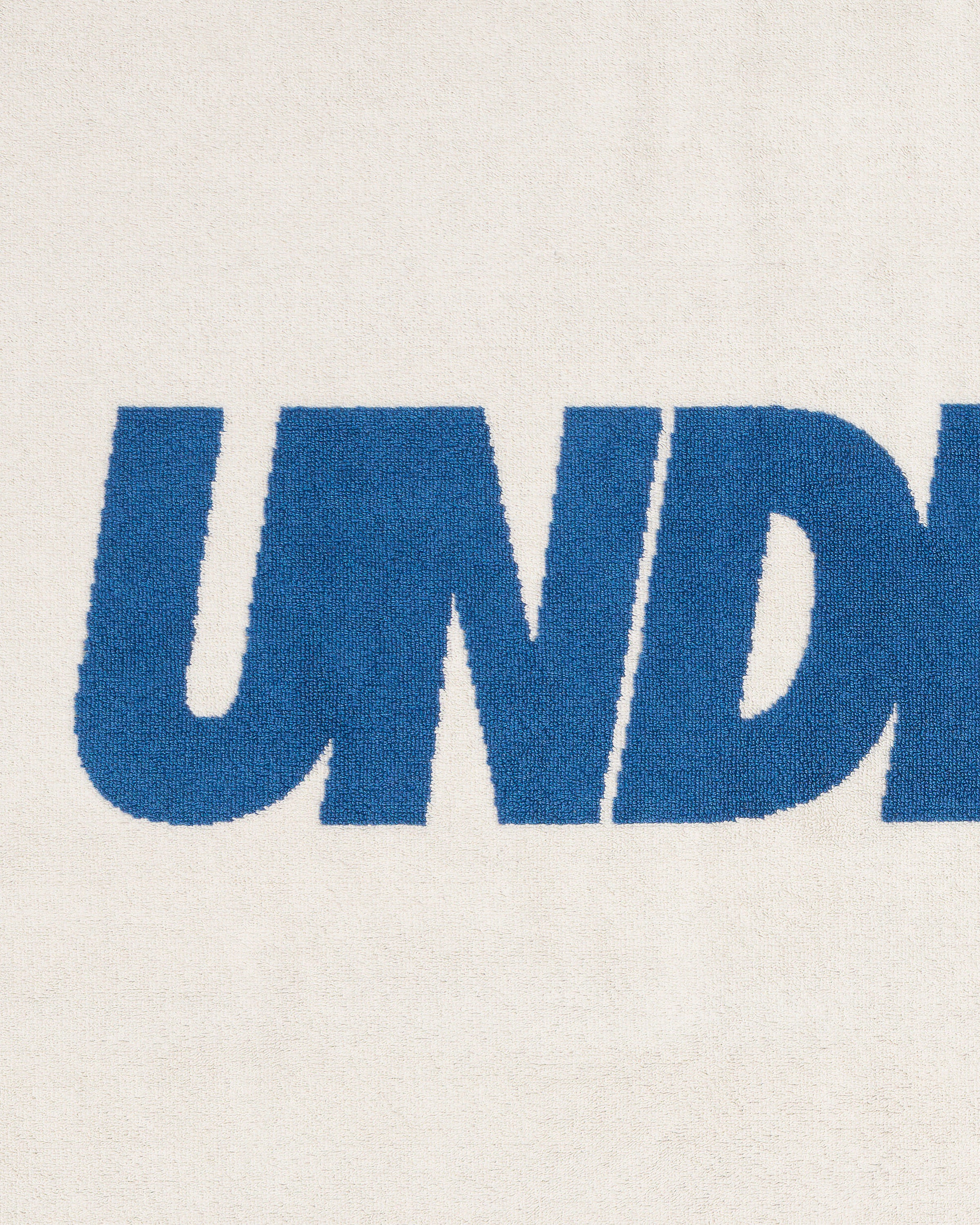 UNDEFEATED LOGO BEACH TOWEL - Image 5