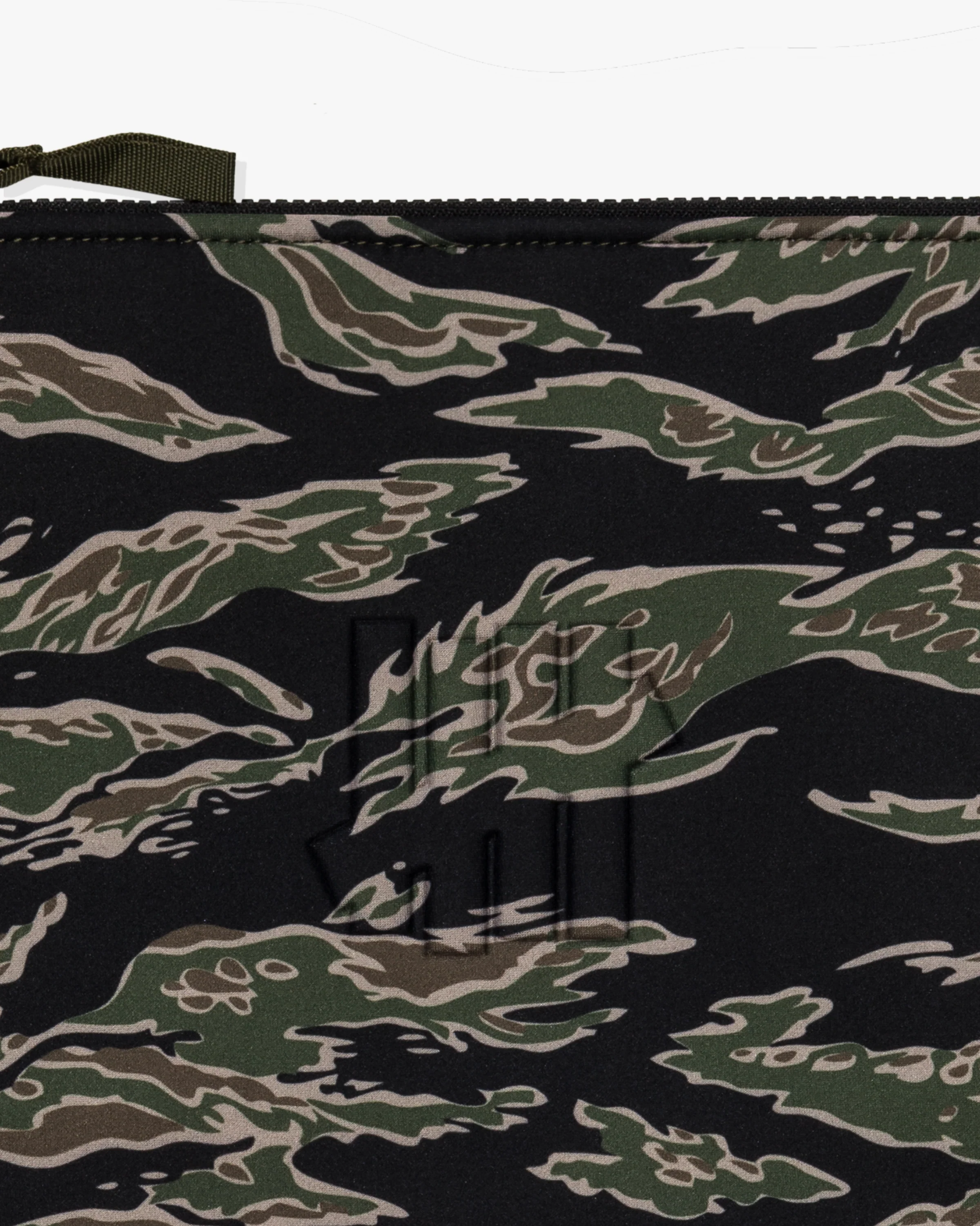 UNDEFEATED NEOPRENE POUCH- TIGER CAMO - Image 3