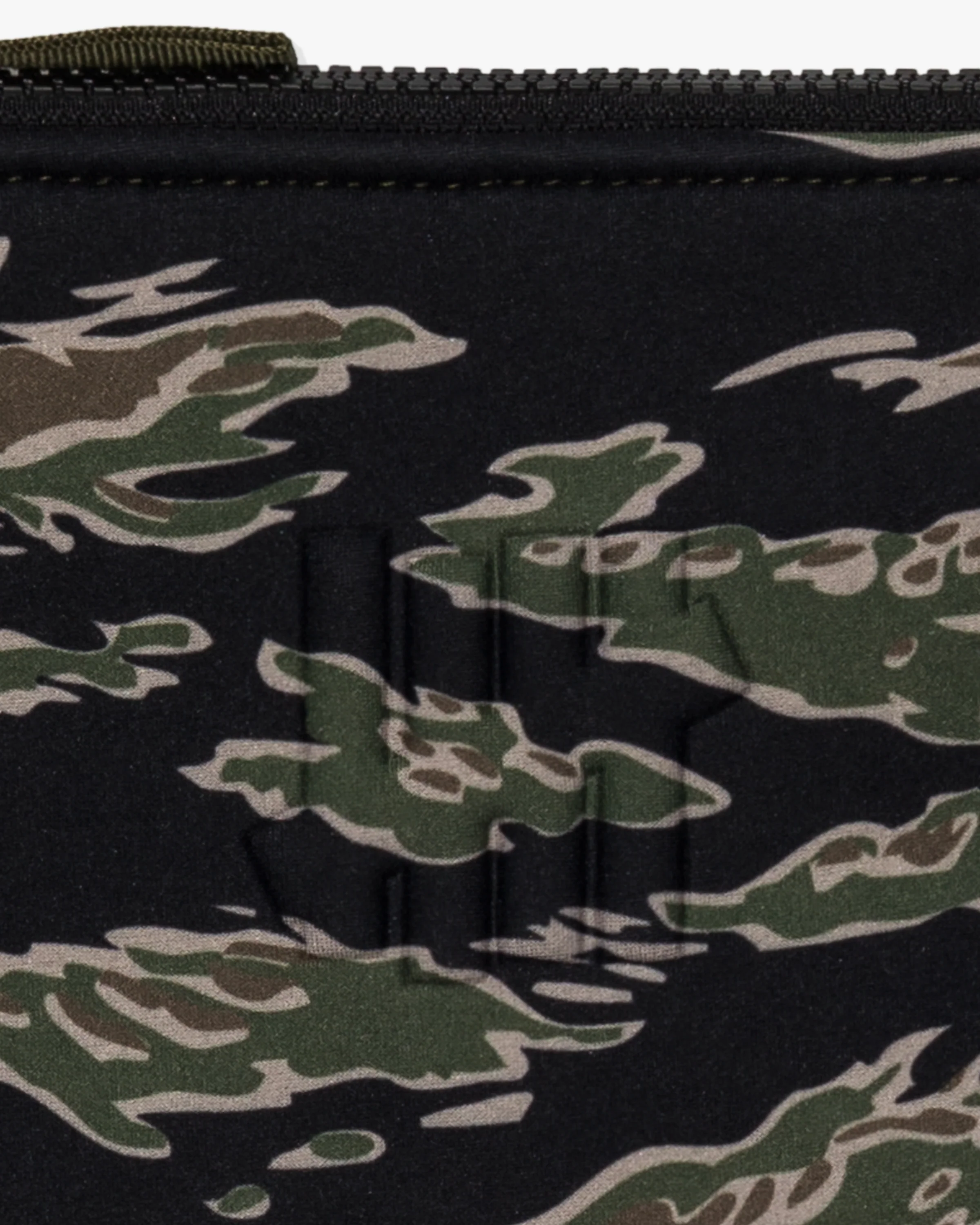 UNDEFEATED NEOPRENE POUCH- TIGER CAMO - Image 3