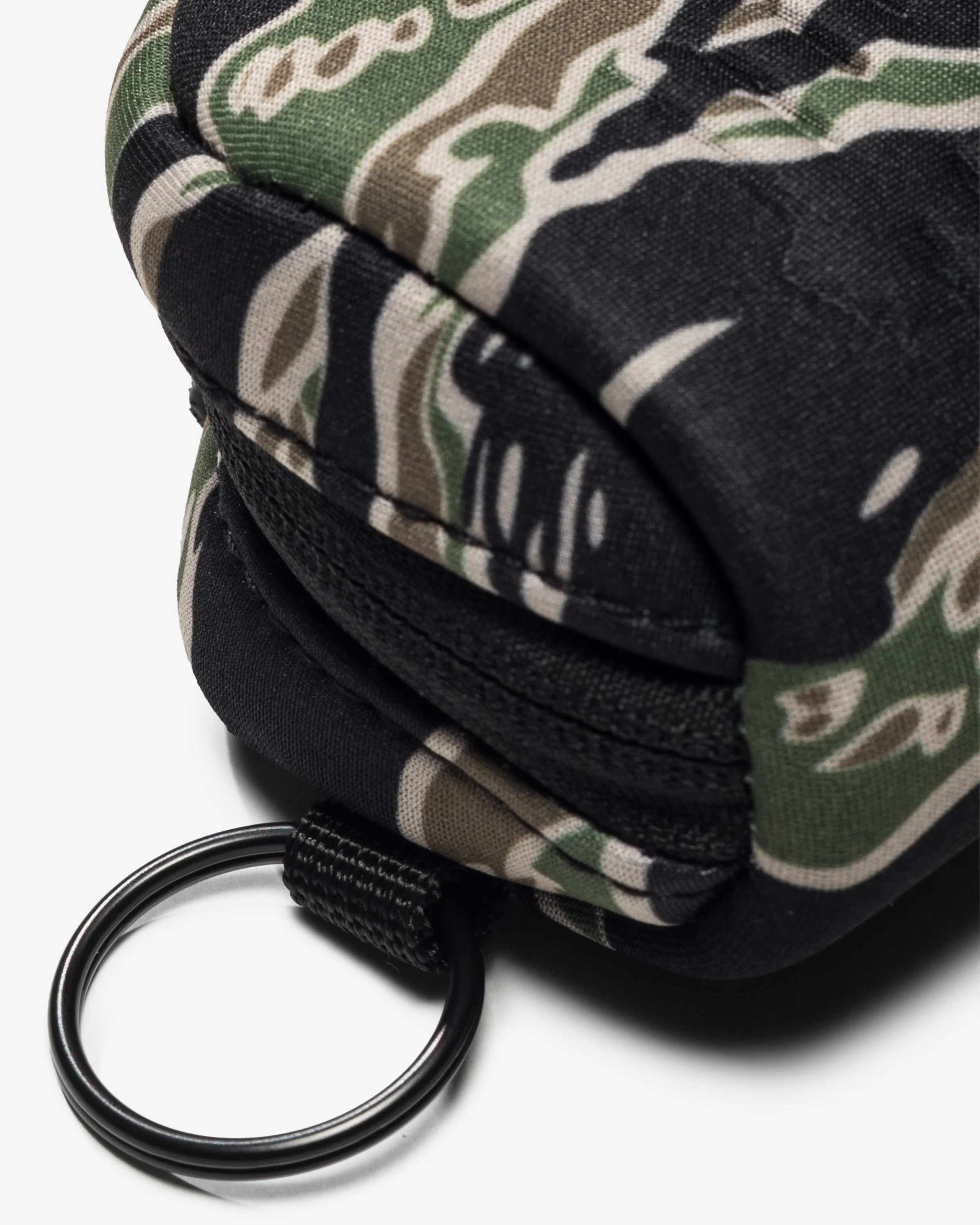 UNDEFEATED SUNGLASS CASE - Image 9