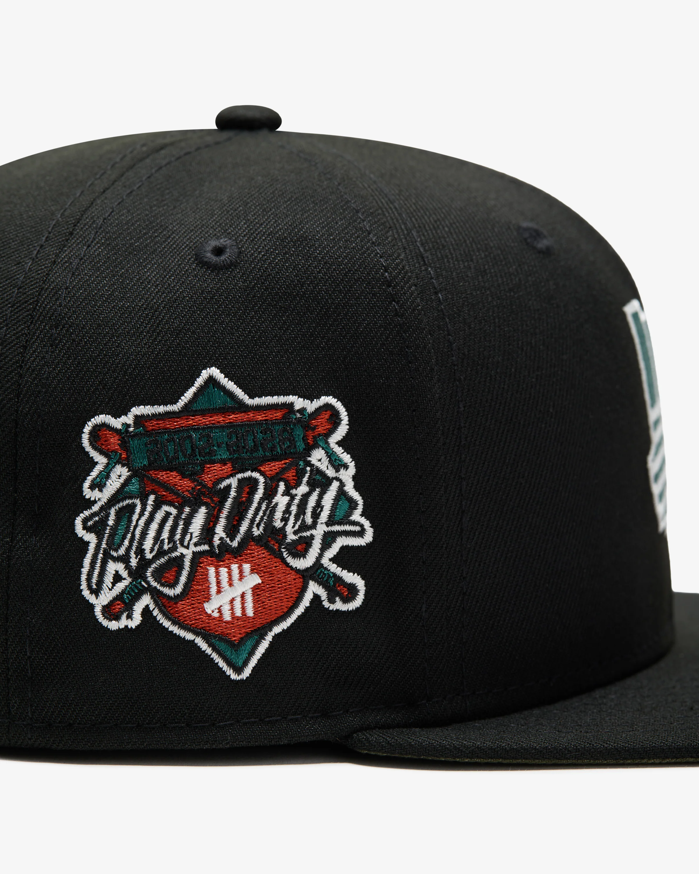 UNDEFEATED X NE ICON CREST FITTED - Image 13