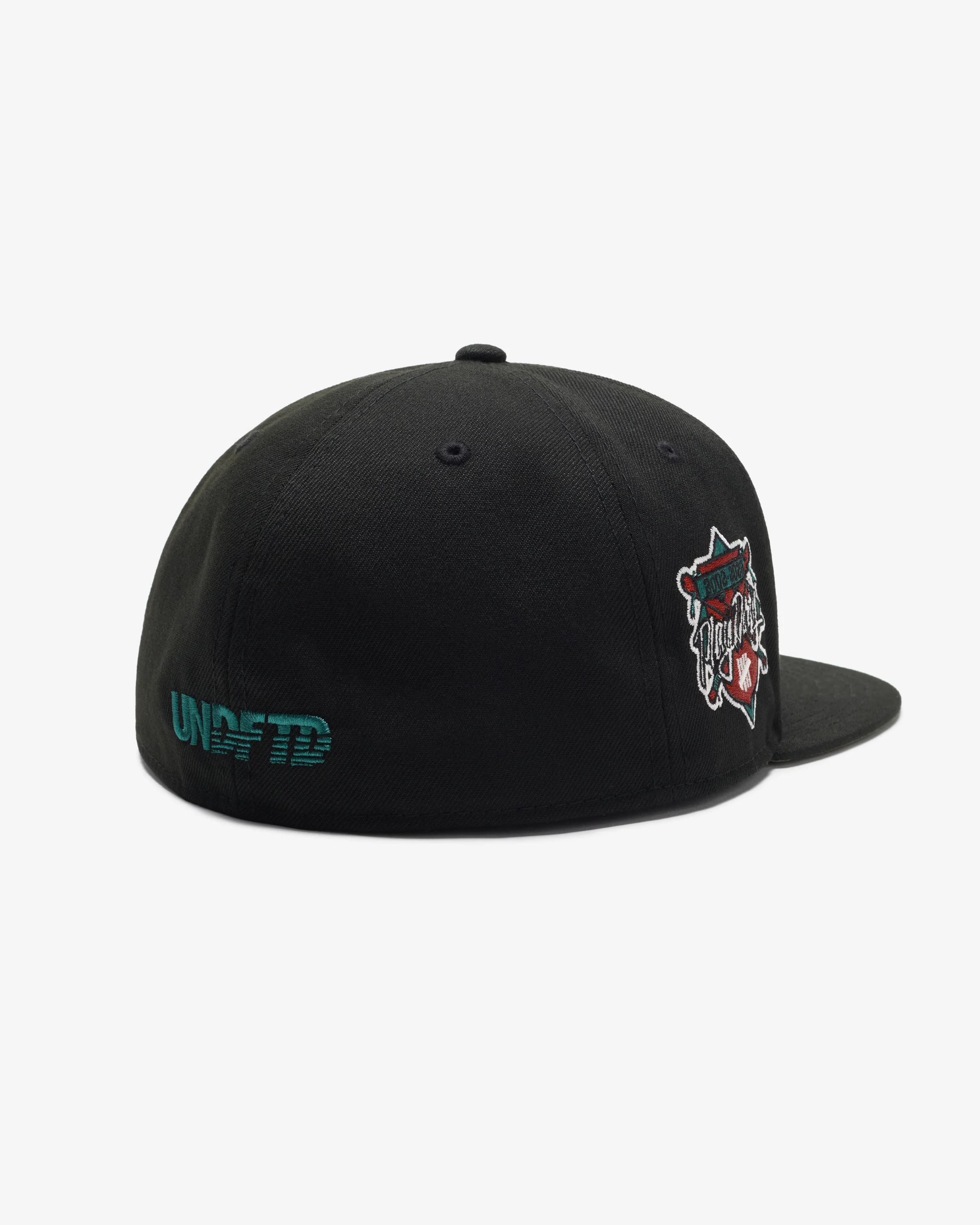 UNDEFEATED X NE ICON CREST FITTED - Image 9